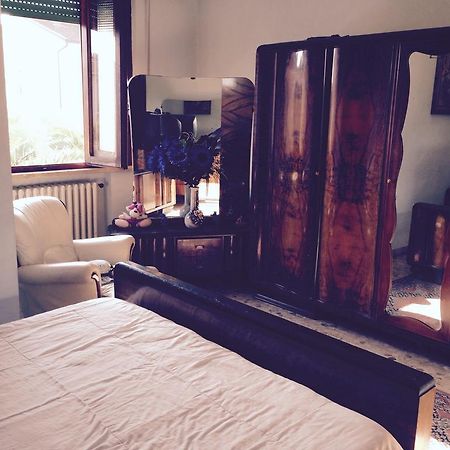 Stanza Bellaria Hotel Pontedera Buitenkant foto