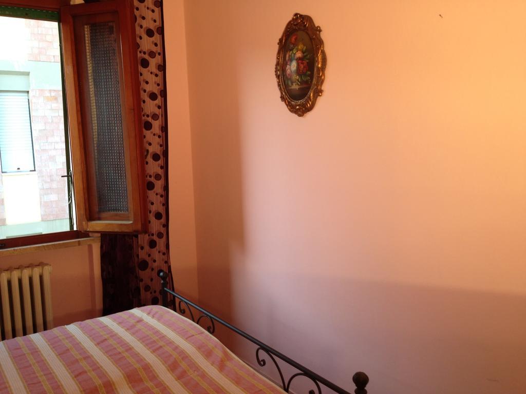 Stanza Bellaria Hotel Pontedera Kamer foto