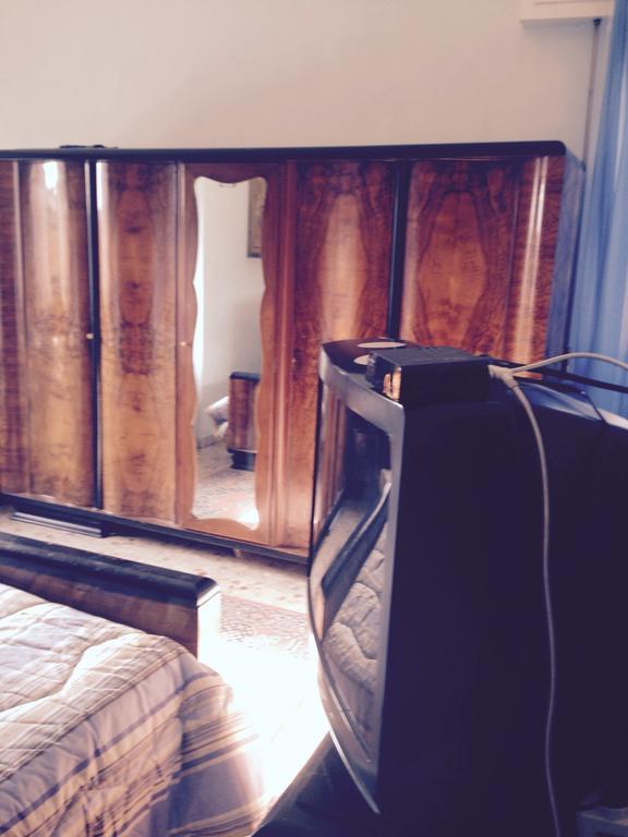 Stanza Bellaria Hotel Pontedera Buitenkant foto