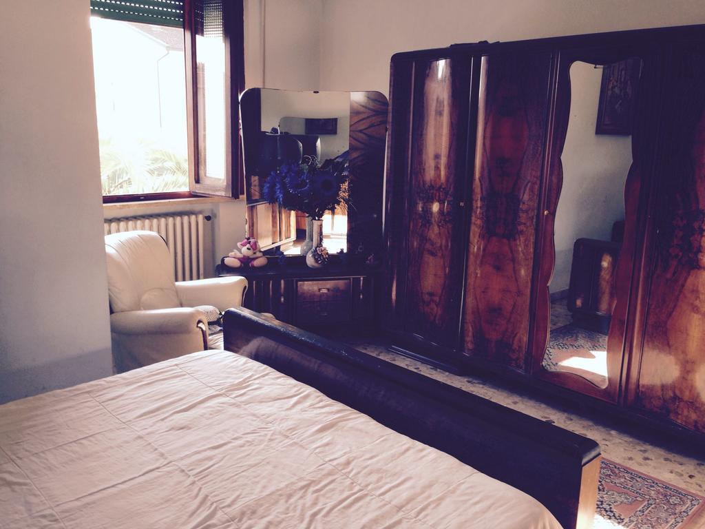 Stanza Bellaria Hotel Pontedera Buitenkant foto